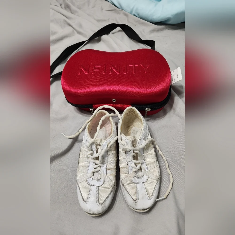 Nfinity Evolution shoes w/case - Picture 1 of 4